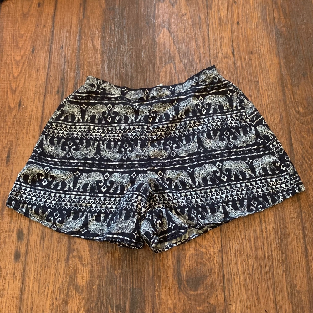 Mudd Black & white elephant print elastic waist lounge casual shorts size small